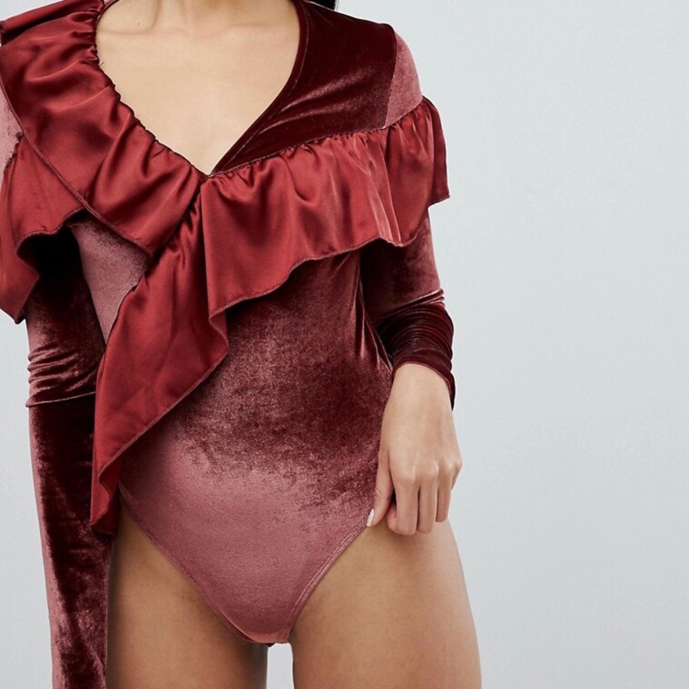 NWT Ruffle Velveteen Bodysuit 💋 US 2 UK 10 EUR 36